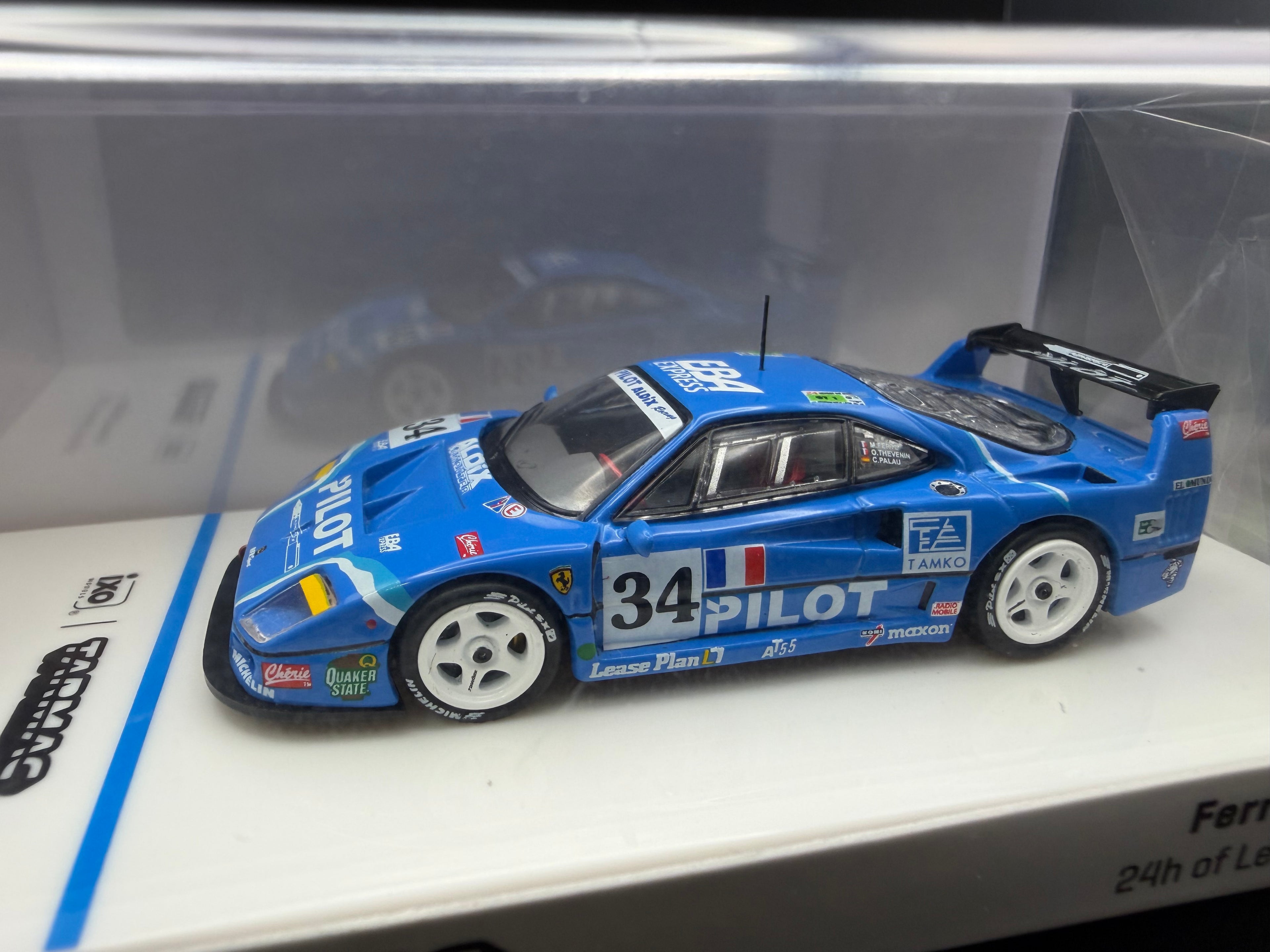 Tarmac Works Ferrari F40 “Pilot”